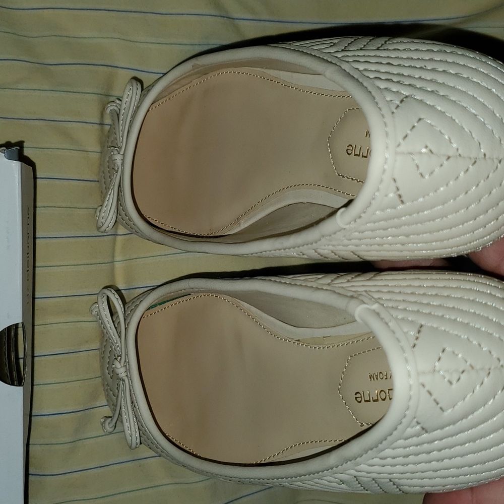 Liz Claiborne Cream Flats Woman's Size 6.5 - Picture 15 of 16